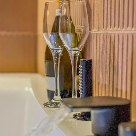 Le Refuge De La Bastille - Jacuzzi Апартаменты *